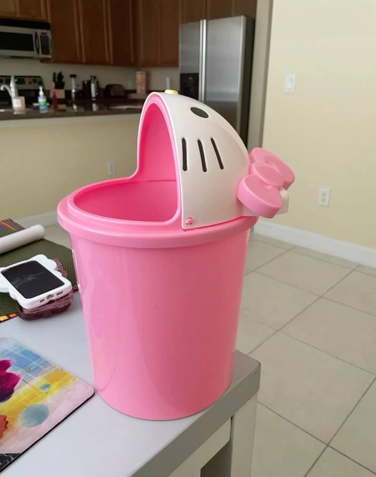 Hello Kitty Waste Bin